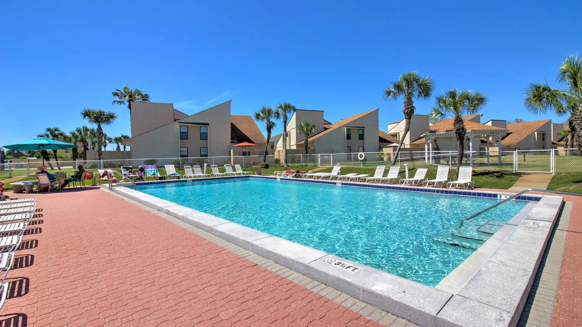 Walk To Pool And Beach Pcb Resort Getaway With Porch Panama City Beach USA